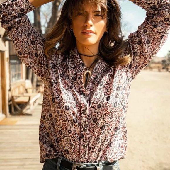 Xirena Sierra Shirt Ivory Blossom Floral Snap Front Western Style size XS - Picture 3 of 8